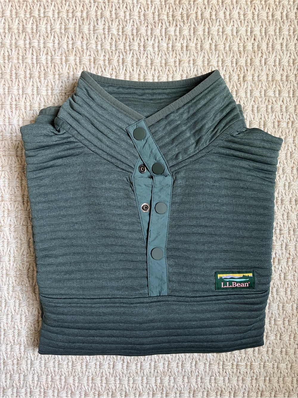Like new L.L. Bean Airlight Pullover in Balsam
